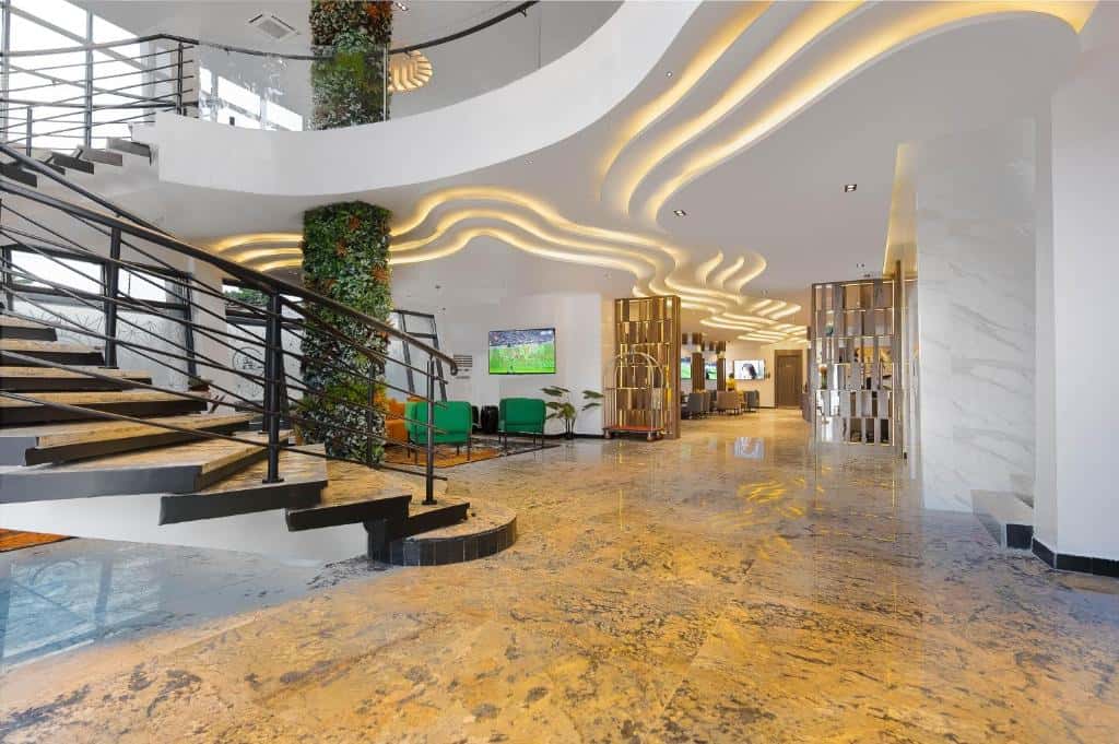 Lobby & Common Areas 6