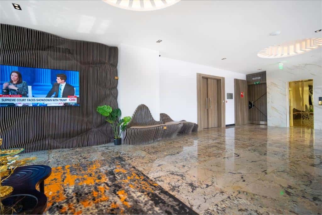Lobby & Common Areas 10