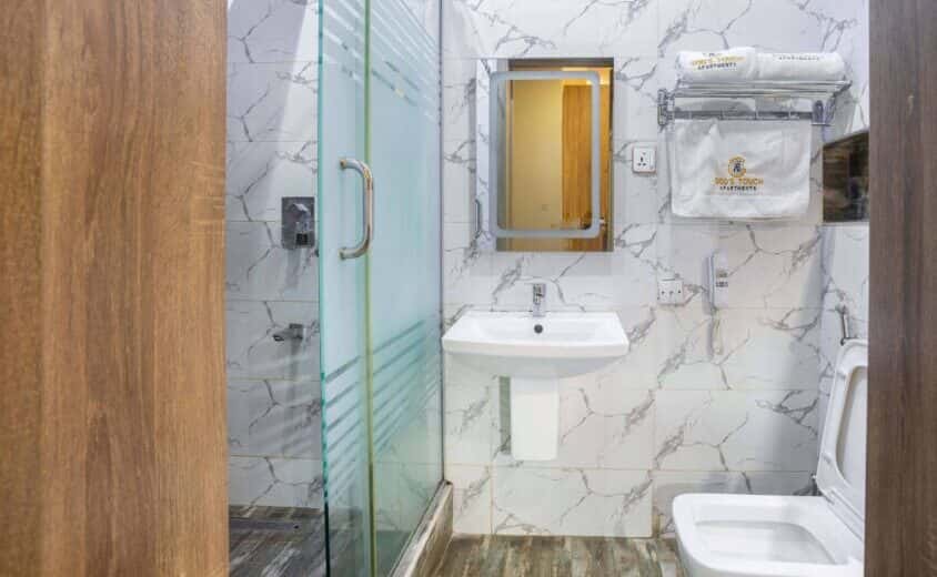 Suites & Rooms 8