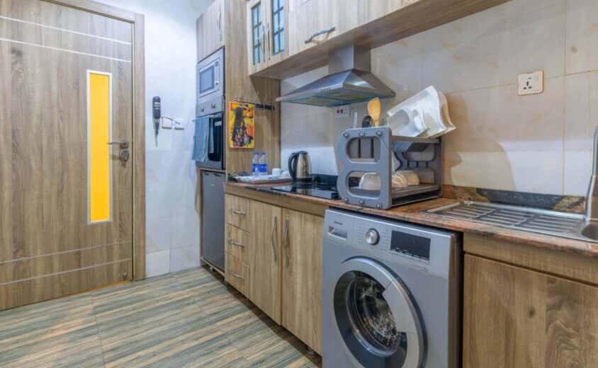 Suites & Rooms 7