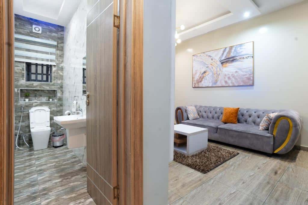 Suites & Rooms 10