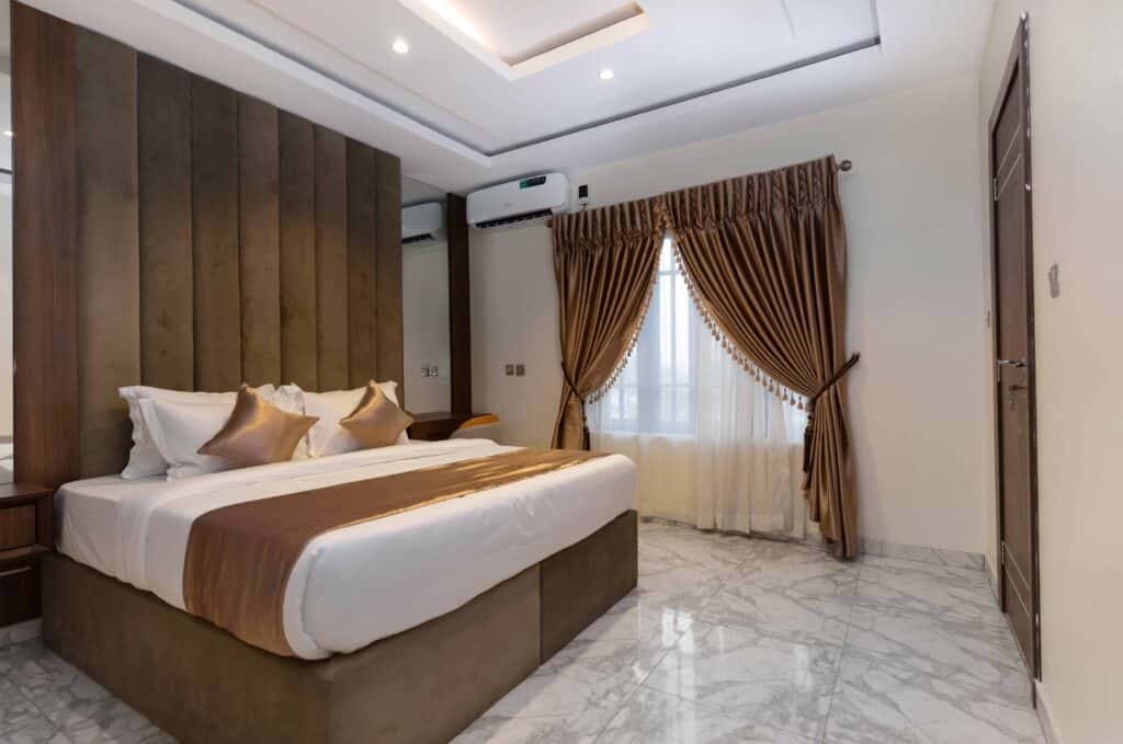 Suites & Rooms 1