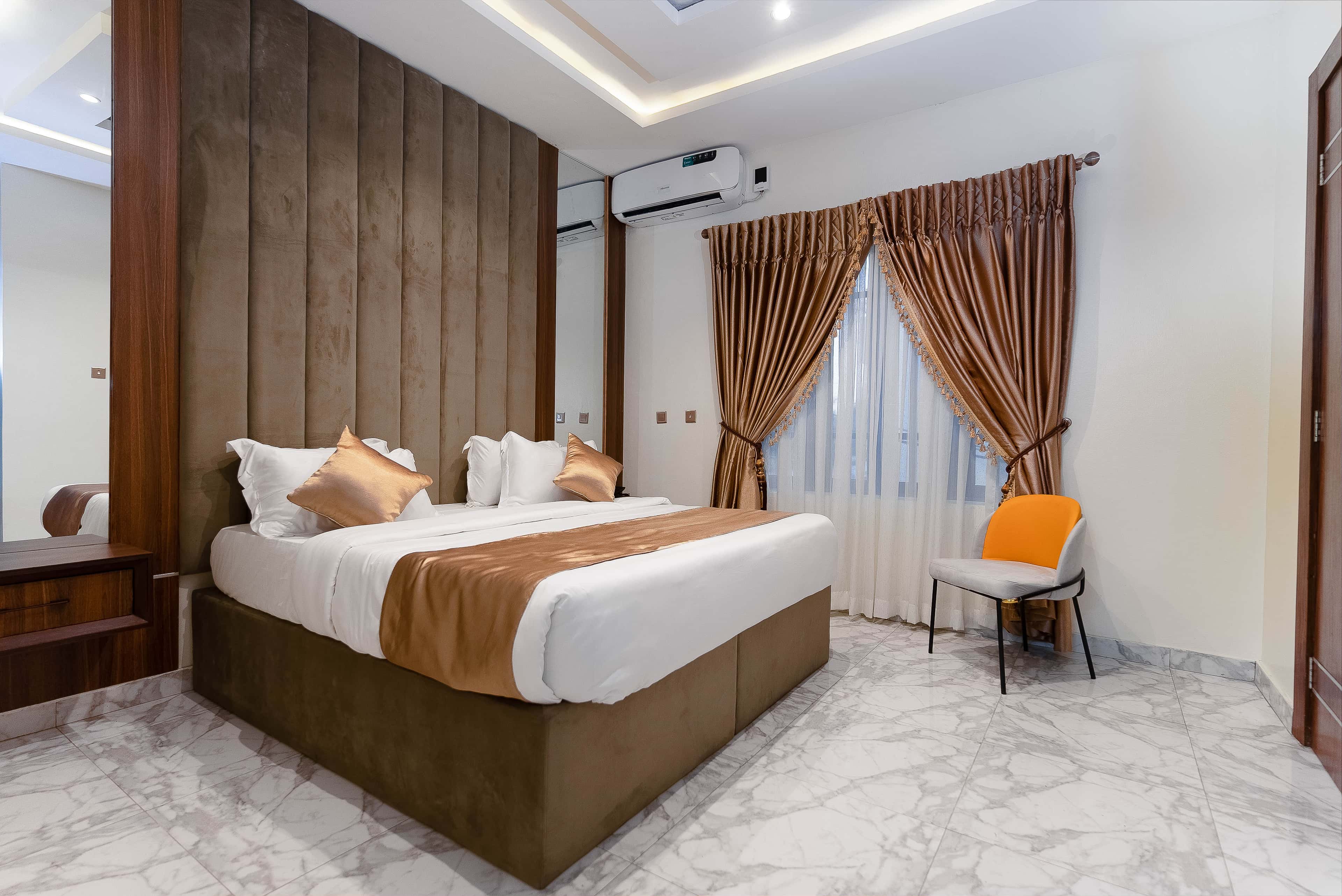 Suites & Rooms 2