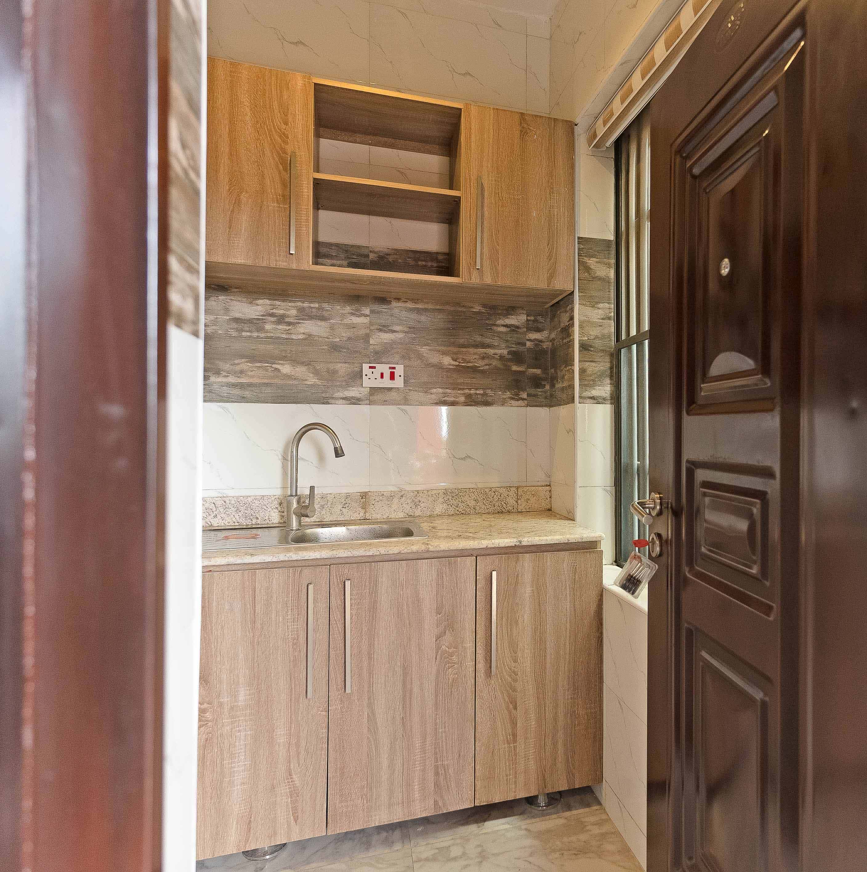 Suites & Rooms 7