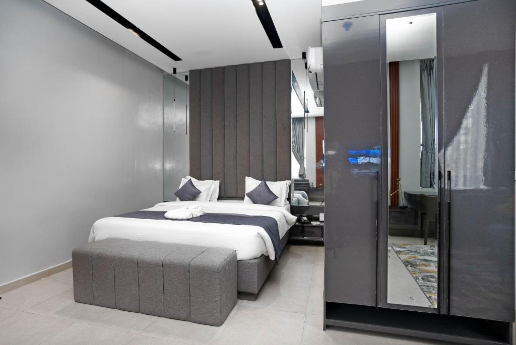 Experience GTA Hotel Amore