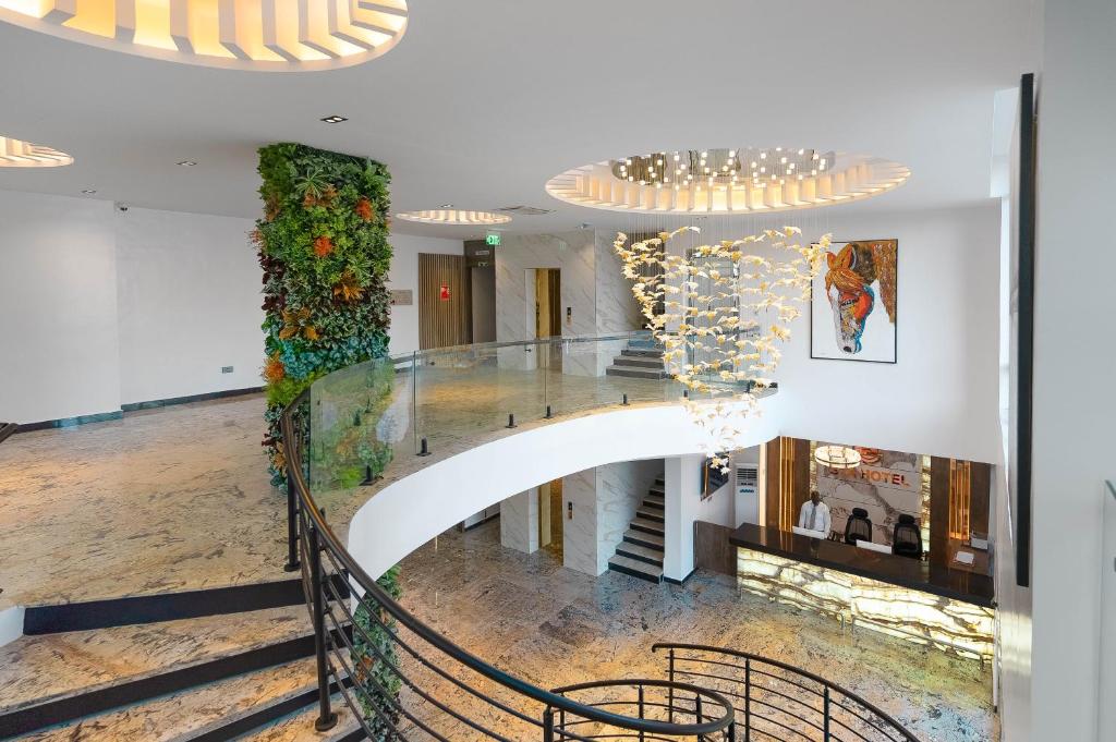 Lobby & Common Areas 10