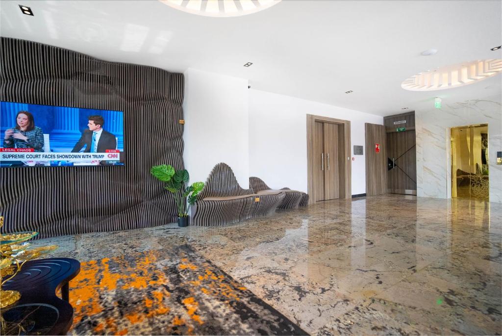 Lobby & Common Areas 11