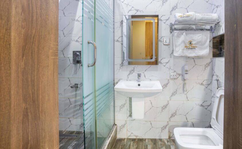 Suites & Rooms 8